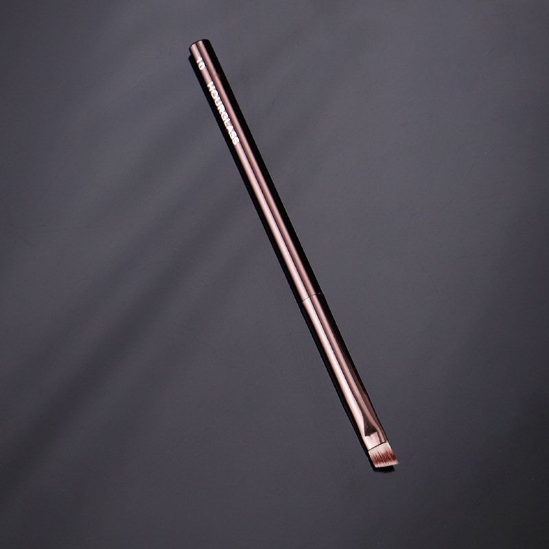 Cọ trang điểm ANGLED LINER BRUSH hourglass No 10
